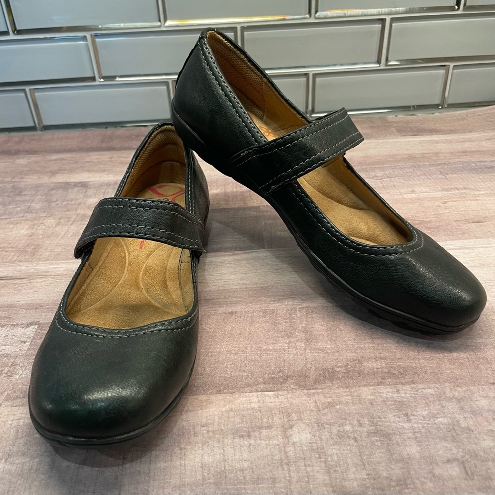 Comfortiva Black Mary Jane Flats